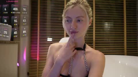 Snapshot of yournaughtymiss chatting on 06-02-26, 05:04 Eva online show from 06-02-26, 05:04