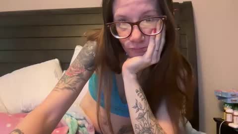 Snapshot of yourstrulylivy chatting on 02-17-25, 01:21 yourstrulylivy online show from 02-17-25, 01:21