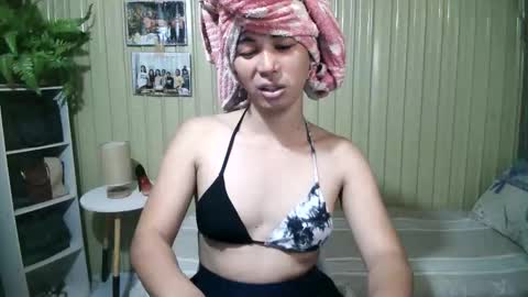 yoursubmissive_larah online show from 04-12-26, 06:40