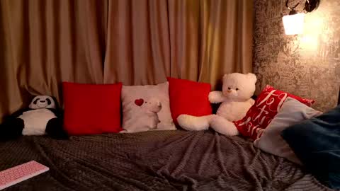 Snapshot of yoursweetsoul chatting on 05-17-26, 03:15 Bella online show from 05-17-26, 03:15