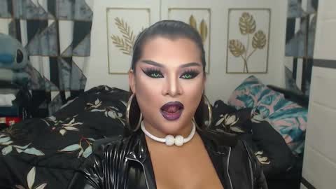 Snapshot of yourtrannyqueenxxx chatting on 09-10-25, 11:38 Anastacia Grey online show from 09-10-25, 11:38
