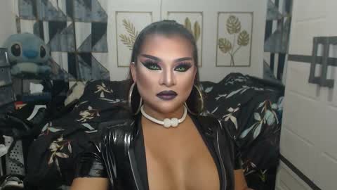 Snapshot of yourtrannyqueenxxx chatting on 09-16-25, 11:06 Anastacia Grey online show from 09-16-25, 11:06