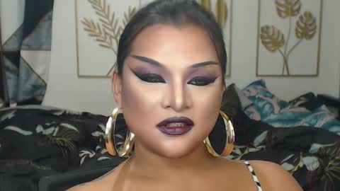 Snapshot of yourtrannyqueenxxx chatting on 09-19-25, 01:40 Anastacia Grey online show from 09-19-25, 01:40
