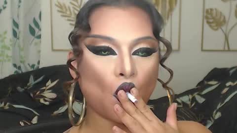 Snapshot of yourtrannyqueenxxx chatting on 10-08-25, 10:29 Anastacia Grey online show from 10-08-25, 10:29