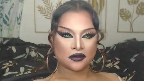 Snapshot of yourtrannyqueenxxx chatting on 10-12-25, 12:42 Anastacia Grey online show from 10-12-25, 12:42