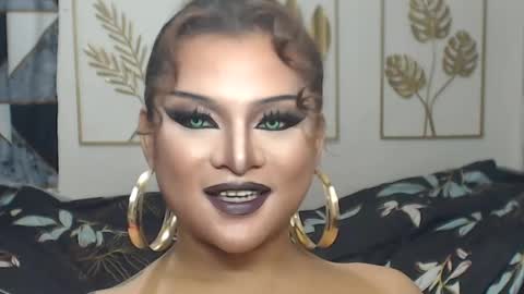 Snapshot of yourtrannyqueenxxx chatting on 05-11-26, 11:24 Anastacia Grey online show from 05-11-26, 11:24