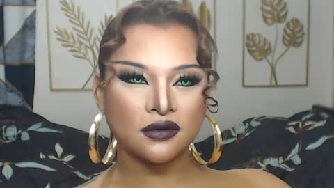 Snapshot of yourtrannyqueenxxx chatting on 05-12-26, 10:51 Anastacia Grey online show from 05-12-26, 10:51