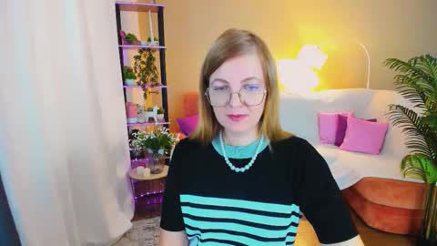 Snapshot of youruniverser chatting on 09-23-25, 04:26 Alice online show from 09-23-25, 04:26