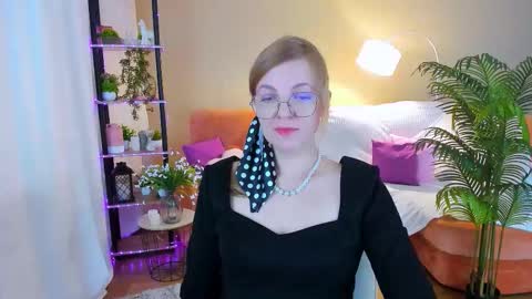 Snapshot of youruniverser chatting on 10-08-25, 05:05 Alice online show from 10-08-25, 05:05