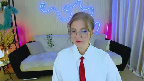 Snapshot of youruniverser chatting on 10-13-25, 01:44 Alice online show from 10-13-25, 01:44