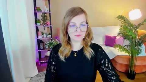 Snapshot of youruniverser chatting on 10-14-25, 10:27 Alice online show from 10-14-25, 10:27