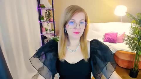 Snapshot of youruniverser chatting on 10-20-25, 04:13 Alice online show from 10-20-25, 04:13