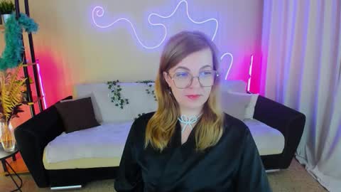 Snapshot of youruniverserr chatting on 10-10-25, 12:15 Alice online show from 10-10-25, 12:15