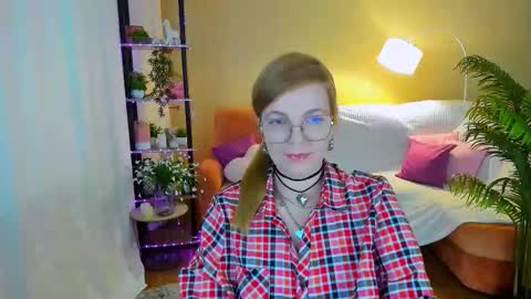 Snapshot of youruniverserr chatting on 10-12-25, 11:42 Alice online show from 10-12-25, 11:42