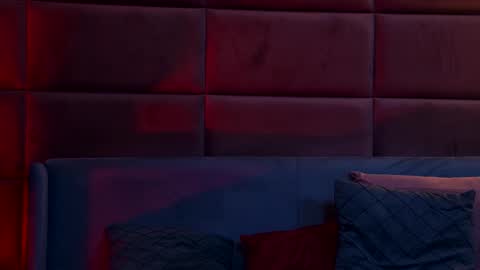 Foxie online show from 11-18-25, 04:33