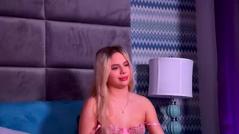 Foxie online show from 12-21-25, 04:36