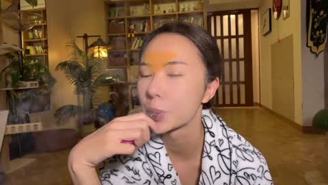 lili online show from 12-05-25, 03:30