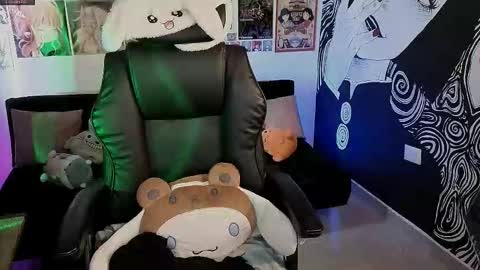 Snapshot of yuhwa chatting on 09-12-25, 10:10    rawr   Anne Independent model      online show from 09-12-25, 10:10