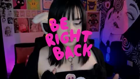 Snapshot of yuhwa chatting on 10-15-25, 08:42    rawr   Anne Independent model      online show from 10-15-25, 08:42