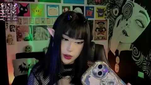 Snapshot of yuhwa chatting on 10-26-25, 01:33    rawr   Anne Independent model      online show from 10-26-25, 01:33