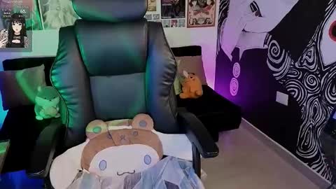    rawr   Anne Independent model      online show from 02-13-26, 10:28