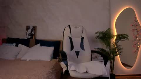 Snapshot of yukiluna1 chatting on 06-17-26, 01:45 Yuki online show from 06-17-26, 01:45