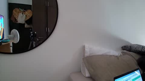Snapshot of yulian_23 chatting on 05-17-26, 09:22 Ivan online show from 05-17-26, 09:22