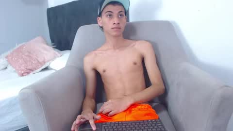 yulian_vasquez online show from 02-14-25, 03:58