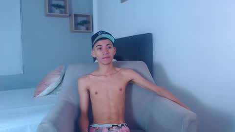 yulian_vasquez online show from 02-25-25, 12:13