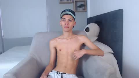 yulian_vasquez online show from 03-02-25, 12:11