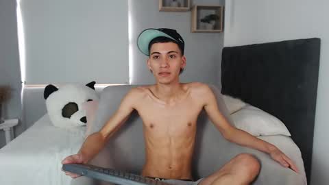 yulian_vasquez online show from 03-05-25, 06:34