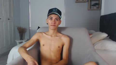 yulian_vasquez online show from 03-10-25, 12:04