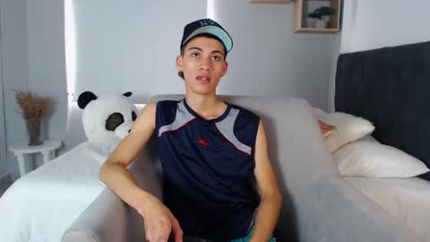 yulian_vasquez online show from 03-11-25, 06:30