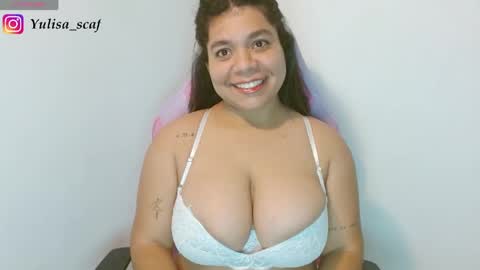 Snapshot of yulissa18 chatting on 05-01-26, 08:35 Yuli and SaraIndependent model online show from 05-01-26, 08:35