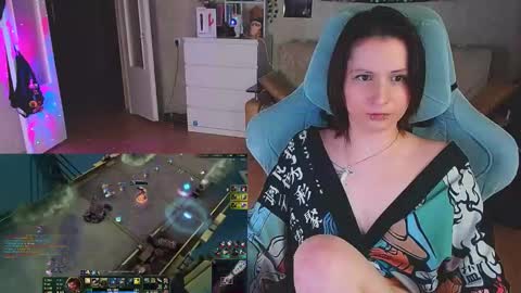 Snapshot of yum_neko_chan chatting on 12-06-24, 06:17 Kris online show from 12-06-24, 06:17