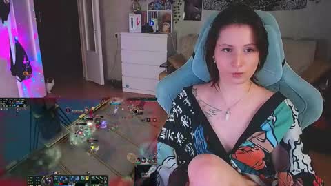 Snapshot of yum_neko_chan chatting on 12-06-24, 09:35 Kris online show from 12-06-24, 09:35