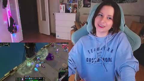 Snapshot of yum_neko_chan chatting on 12-31-24, 08:23 Kris online show from 12-31-24, 08:23