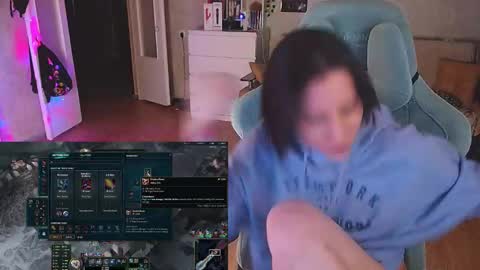 Snapshot of yum_neko_chan chatting on 01-08-25, 08:18 Kris online show from 01-08-25, 08:18