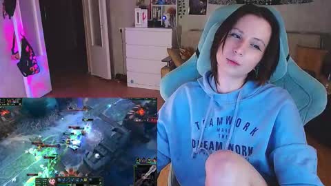 Snapshot of yum_neko_chan chatting on 01-15-25, 09:41 Kris online show from 01-15-25, 09:41