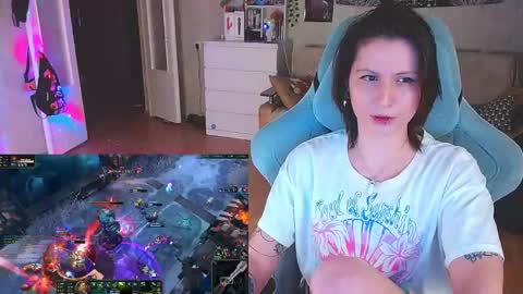 Snapshot of yum_neko_chan chatting on 01-21-25, 08:11 Kris online show from 01-21-25, 08:11