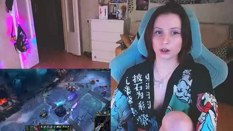 Snapshot of yum_neko_chan chatting on 01-22-25, 08:49 Kris online show from 01-22-25, 08:49