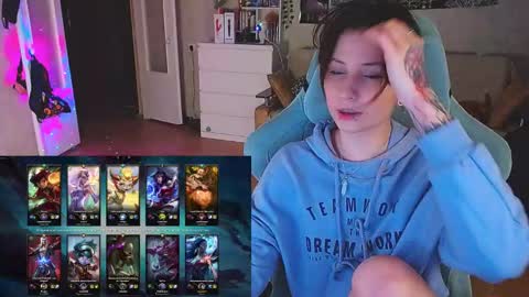 Snapshot of yum_neko_chan chatting on 02-01-25, 07:02 Kris online show from 02-01-25, 07:02