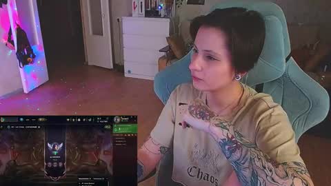 Snapshot of yum_neko_chan chatting on 02-06-25, 10:43 Kris online show from 02-06-25, 10:43