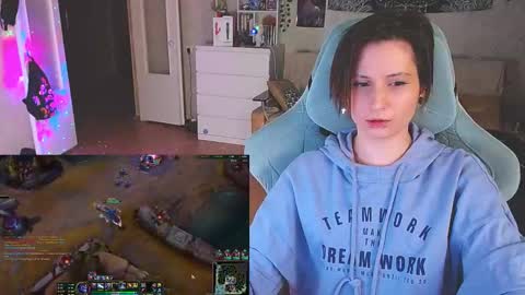 Snapshot of yum_neko_chan chatting on 02-20-25, 08:36 Kris online show from 02-20-25, 08:36