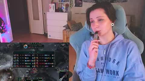 Snapshot of yum_neko_chan chatting on 02-22-25, 07:47 Kris online show from 02-22-25, 07:47