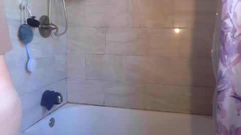 Snapshot of yumiepussyy chatting on 06-10-26, 11:42 Payton kelly online show from 06-10-26, 11:42