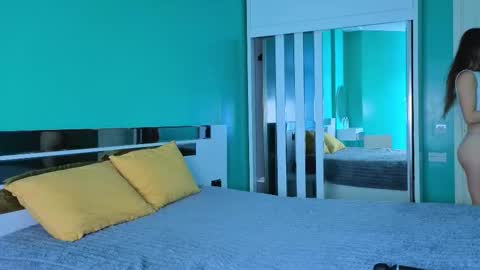 Yumi online show from 12-15-25, 07:12