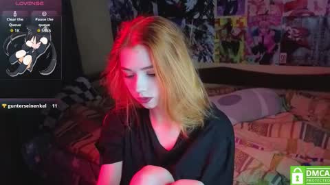 Snapshot of yumiko_uwu chatting on 09-10-25, 03:23 Yumeko online show from 09-10-25, 03:23