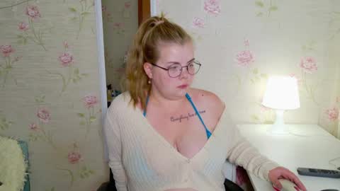 Snapshot of yumm_lolly chatting on 05-21-26, 06:26 Polly online show from 05-21-26, 06:26