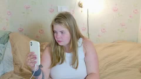 Polly online show from 07-17-26, 05:40
